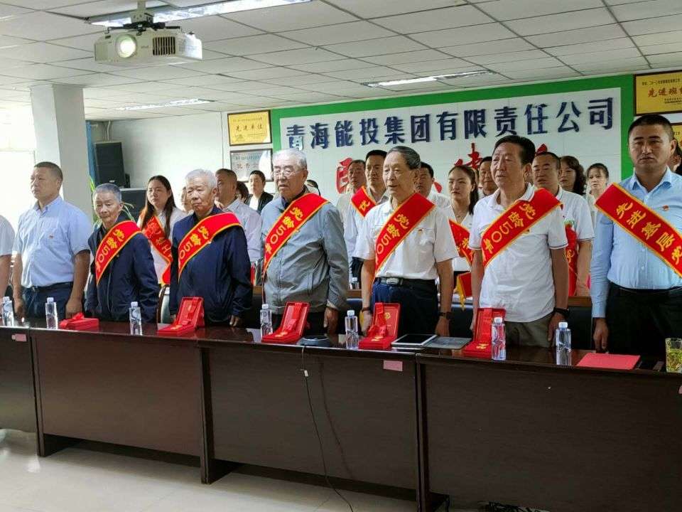 1631521515170368.jpg 唱國歌.jpg