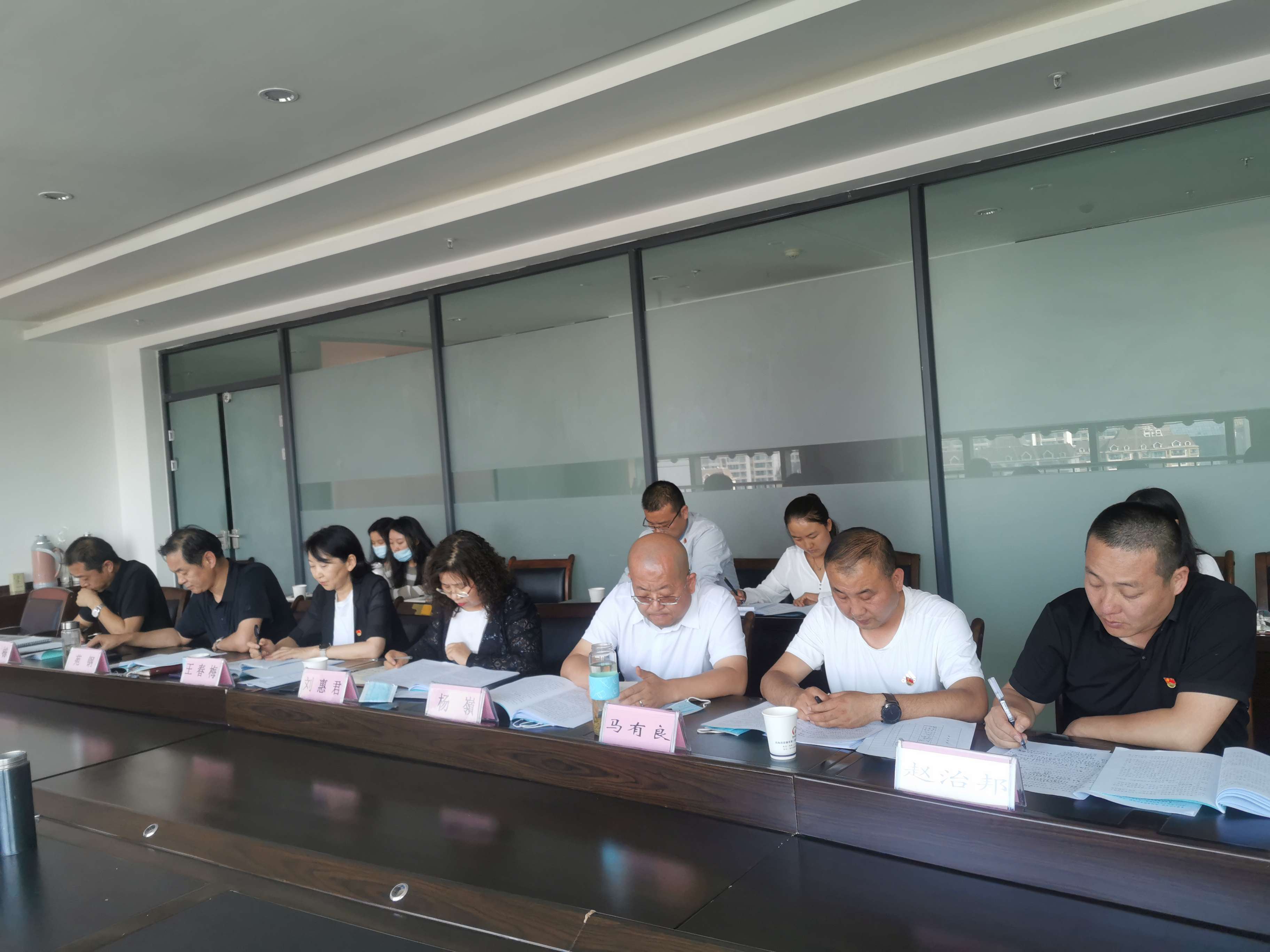 1631522857764394.jpg 機(jī)關(guān)黨支部召開專題組織生活會(huì) 程彩琳 攝2.jpg