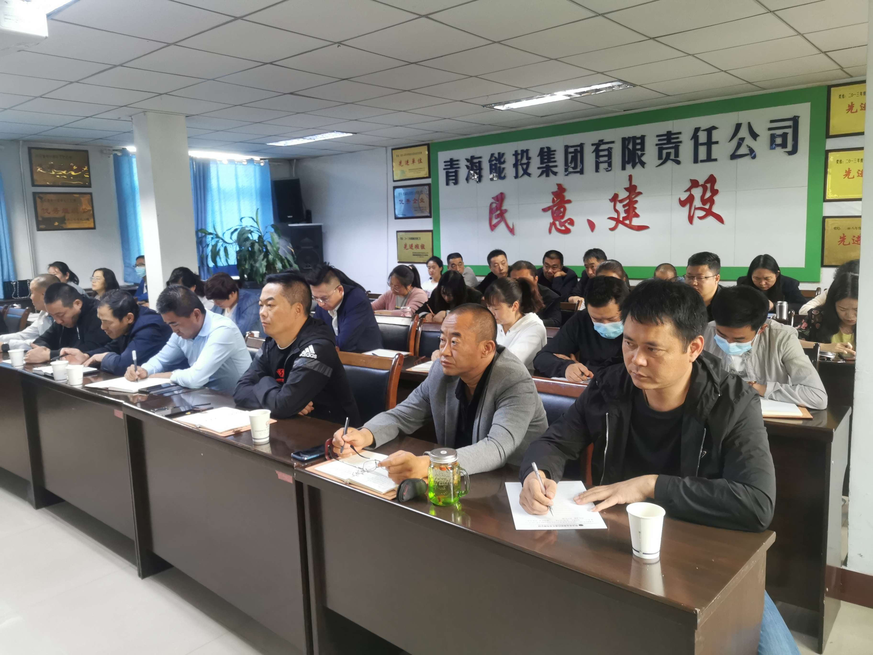 1631523037514496.jpg 能投集團(tuán)組織開展“七一”重要講話精神宣講 程彩琳攝.jpg